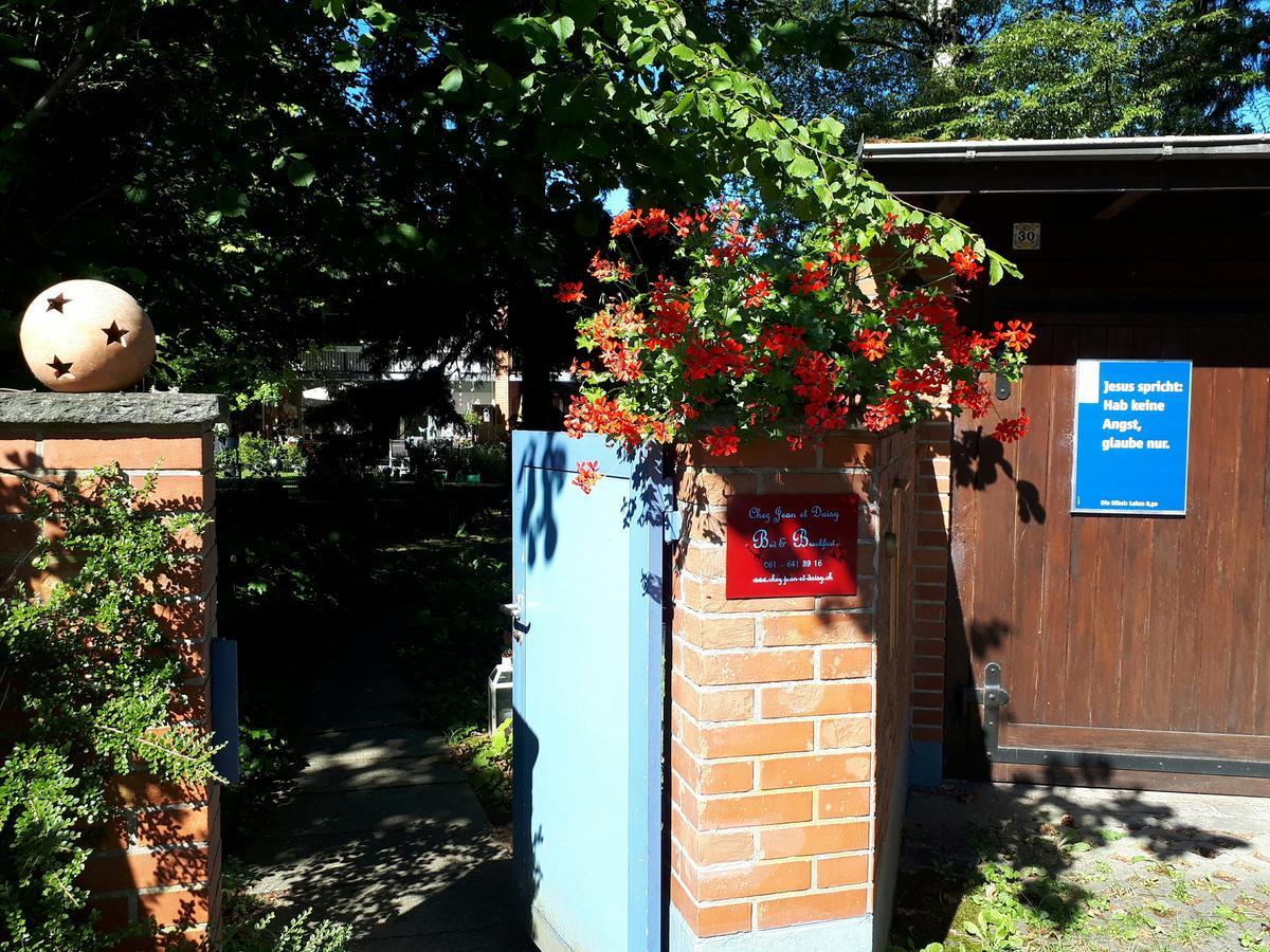 Chez Jean Et Daisy Bed & Breakfast Riehen ภายนอก รูปภาพ